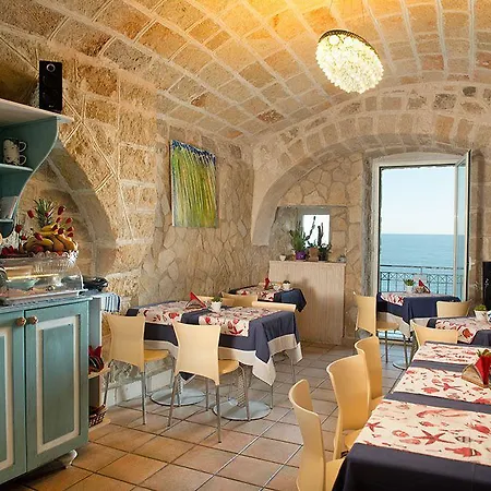 Dei Serafini 滨海波利尼亚诺